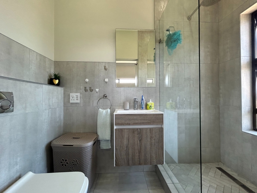 To Let 4 Bedroom Property for Rent in Sandown Western Cape